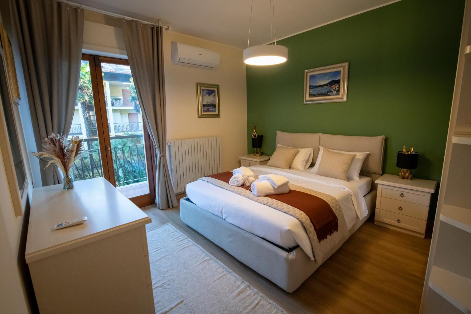 Residenza Lago Sereno Porto Ceresio Eksteriør bilde